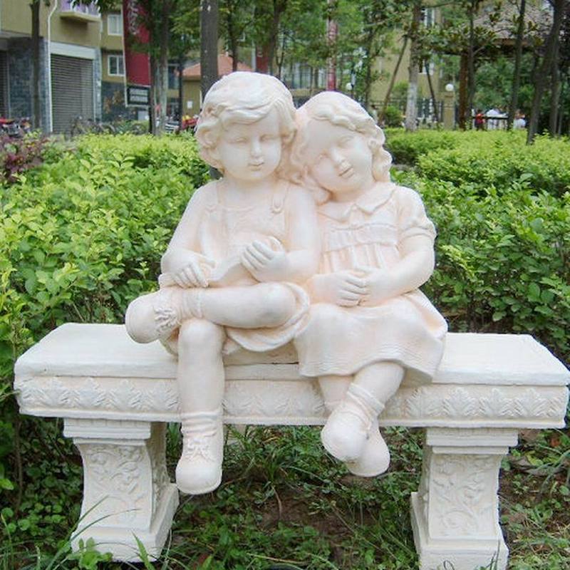 可愛兒童寫實情侶人物雕塑