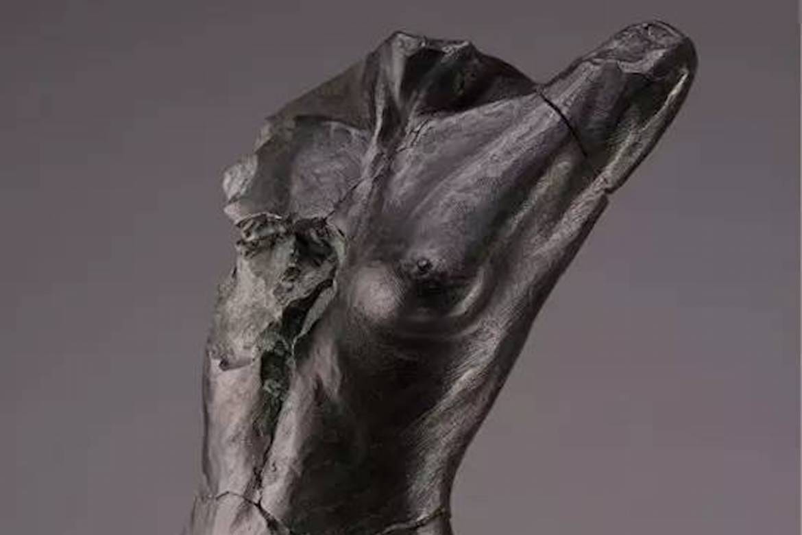 殘缺女人體現代雕塑